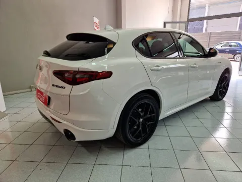 Alfa Romeo Stelvio 2.2 t Veloce Q4 210cv auto - Immagine 5