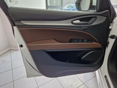 Alfa Romeo Stelvio 2.2 t Veloce Q4 210cv auto - Immagine 9