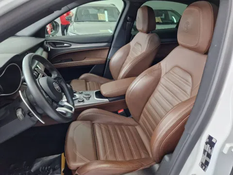 Alfa Romeo Stelvio 2.2 t Veloce Q4 210cv auto - Immagine 11