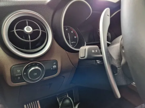 Alfa Romeo Stelvio 2.2 t Veloce Q4 210cv auto - Immagine 12
