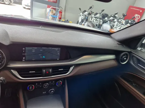 Alfa Romeo Stelvio 2.2 t Veloce Q4 210cv auto - Immagine 17