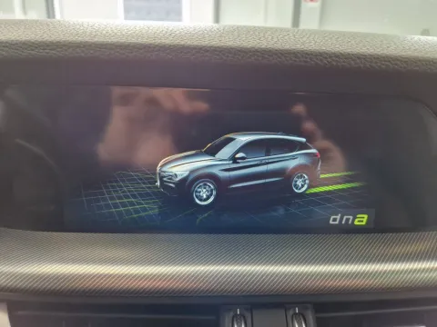 Alfa Romeo Stelvio 2.2 t Veloce Q4 210cv auto - Immagine 23