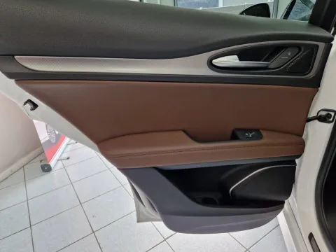 Alfa Romeo Stelvio 2.2 t Veloce Q4 210cv auto - Immagine 25