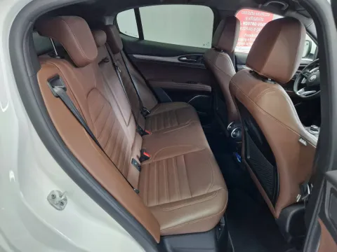 Alfa Romeo Stelvio 2.2 t Veloce Q4 210cv auto - Immagine 27