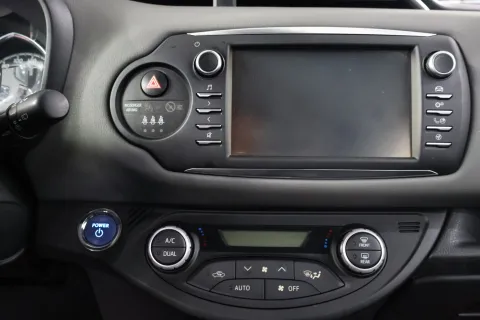 Toyota Yaris 5p 1.5h Business - Immagine 10