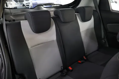 Toyota Yaris 5p 1.5h Business - Immagine 19