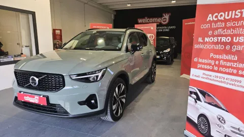 Volvo XC40 2.0 b3 Plus Dark auto - Immagine 1