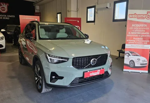 Volvo XC40 2.0 b3 Plus Dark auto - Immagine 4