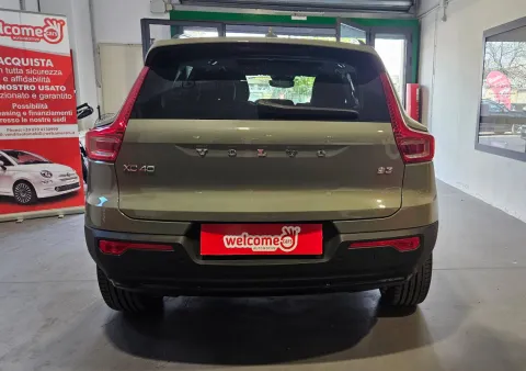 Volvo XC40 2.0 b3 Plus Dark auto - Immagine 6