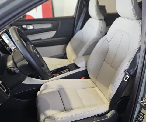 Volvo XC40 2.0 b3 Plus Dark auto - Immagine 9