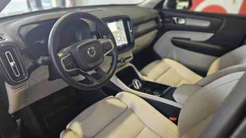 Volvo XC40 2.0 b3 Plus Dark auto - Immagine 10
