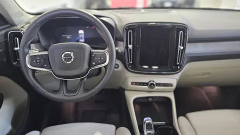 Volvo XC40 2.0 b3 Plus Dark auto - Immagine 12