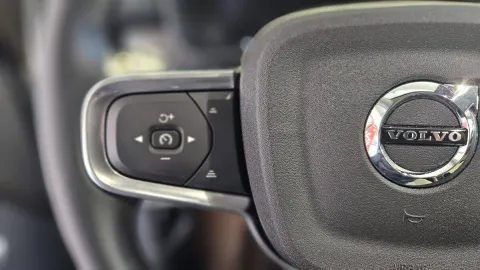 Volvo XC40 2.0 b3 Plus Dark auto - Immagine 13