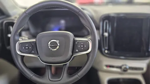 Volvo XC40 2.0 b3 Plus Dark auto - Immagine 14