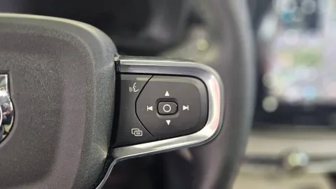 Volvo XC40 2.0 b3 Plus Dark auto - Immagine 16