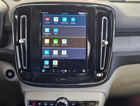 Volvo XC40 2.0 b3 Plus Dark auto - Immagine 18