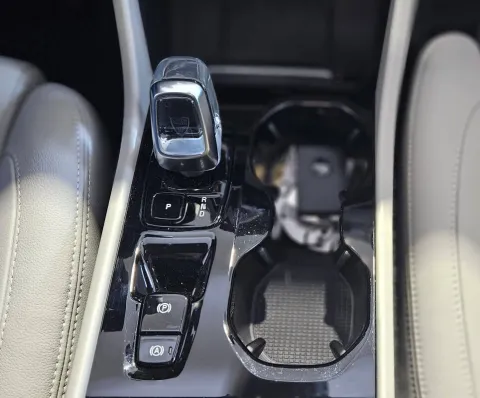 Volvo XC40 2.0 b3 Plus Dark auto - Immagine 22
