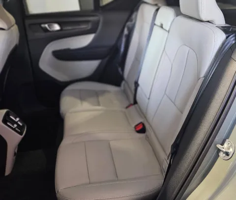 Volvo XC40 2.0 b3 Plus Dark auto - Immagine 25