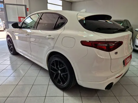 Alfa Romeo Stelvio 2.2 t Veloce Q4 210cv auto - Immagine 3