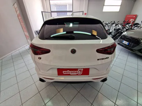 Alfa Romeo Stelvio 2.2 t Veloce Q4 210cv auto - Immagine 4