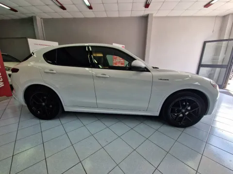 Alfa Romeo Stelvio 2.2 t Veloce Q4 210cv auto - Immagine 6