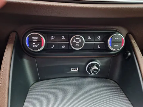 Alfa Romeo Stelvio 2.2 t Veloce Q4 210cv auto - Immagine 21
