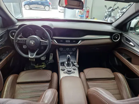Alfa Romeo Stelvio 2.2 t Veloce Q4 210cv auto - Immagine 24