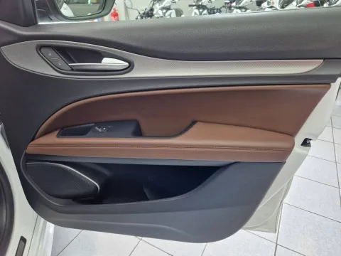 Alfa Romeo Stelvio 2.2 t Veloce Q4 210cv auto - Immagine 28