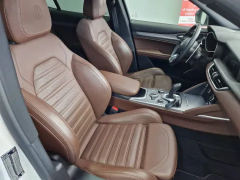 Alfa Romeo Stelvio 2.2 t Veloce Q4 210cv auto - Immagine 30