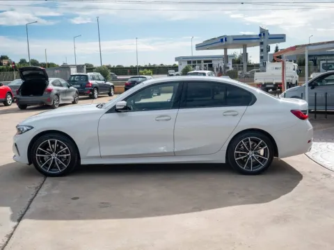 BMW 320d mhev 48V xdrive auto - Immagine 4