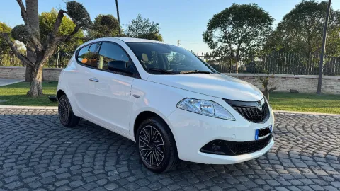 Lancia Ypsilon 1.0 firefly hybrid Gold Plus s&s 70cv 5p.ti - Immagine 1