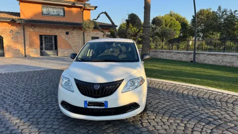 Lancia Ypsilon 1.0 firefly hybrid Gold Plus s&s 70cv 5p.ti - Immagine 3