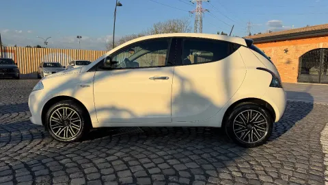 Lancia Ypsilon 1.0 firefly hybrid Gold Plus s&s 70cv 5p.ti - Immagine 5