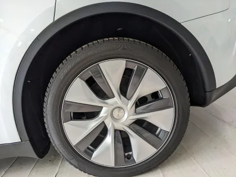 Tesla Model Y Long Range Dual Motor awd - Immagine 8