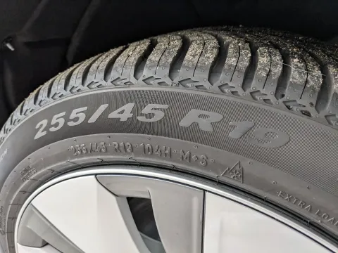 Tesla Model Y Long Range Dual Motor awd - Immagine 9