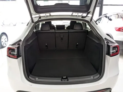 Tesla Model Y Long Range Dual Motor awd - Immagine 10