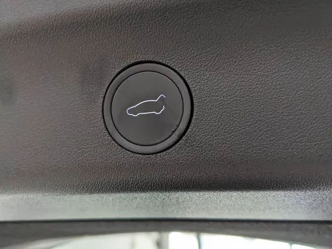 Tesla Model Y Long Range Dual Motor awd - Immagine 11