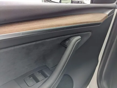 Tesla Model Y Long Range Dual Motor awd - Immagine 13