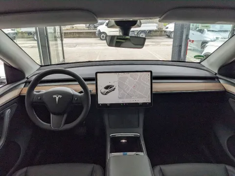 Tesla Model Y Long Range Dual Motor awd - Immagine 17