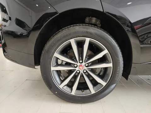 Jaguar F-Pace 2.0d i4 mhev R-Dynamic SE awd 204cv auto - Immagine 8