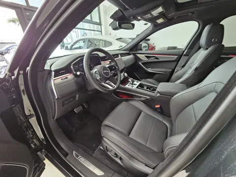Jaguar F-Pace 2.0d i4 mhev R-Dynamic SE awd 204cv auto - Immagine 9