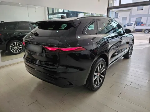 Jaguar F-Pace 2.0d i4 mhev R-Dynamic SE awd 204cv auto - Immagine 11