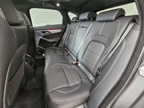 Jaguar F-Pace 2.0d i4 mhev R-Dynamic SE awd 204cv auto - Immagine 12