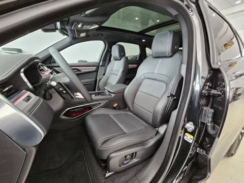 Jaguar F-Pace 2.0d i4 mhev R-Dynamic SE awd 204cv auto - Immagine 17