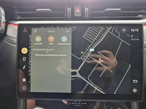 Jaguar F-Pace 2.0d i4 mhev R-Dynamic SE awd 204cv auto - Immagine 18
