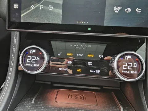 Jaguar F-Pace 2.0d i4 mhev R-Dynamic SE awd 204cv auto - Immagine 21