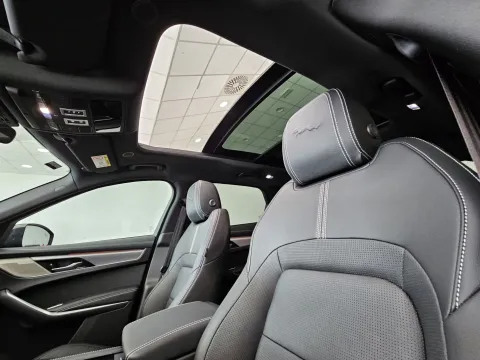 Jaguar F-Pace 2.0d i4 mhev R-Dynamic SE awd 204cv auto - Immagine 26