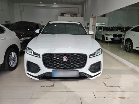 Jaguar F-Pace 2.0d i4 mhev R-Dynamic SE awd 204cv auto - Immagine 3