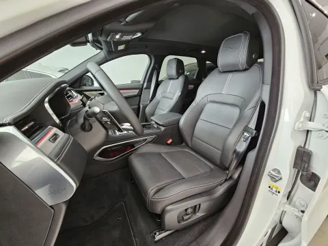 Jaguar F-Pace 2.0d i4 mhev R-Dynamic SE awd 204cv auto - Immagine 14