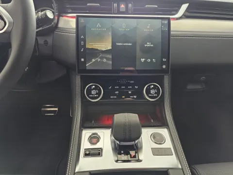 Jaguar F-Pace 2.0d i4 mhev R-Dynamic SE awd 204cv auto - Immagine 18